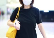黑5151岁王琳全黑装扮好潇洒配“苹果头”看着好活泼反差感挺大