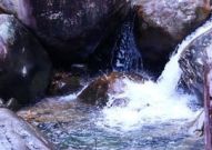 石上泉水流(打一字),一字生辉